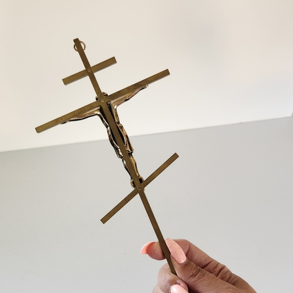 Vintage Metal Crucifix Catholic Religious Decor Jesus Cross Gold Tone Christian - Picture 3 of 7